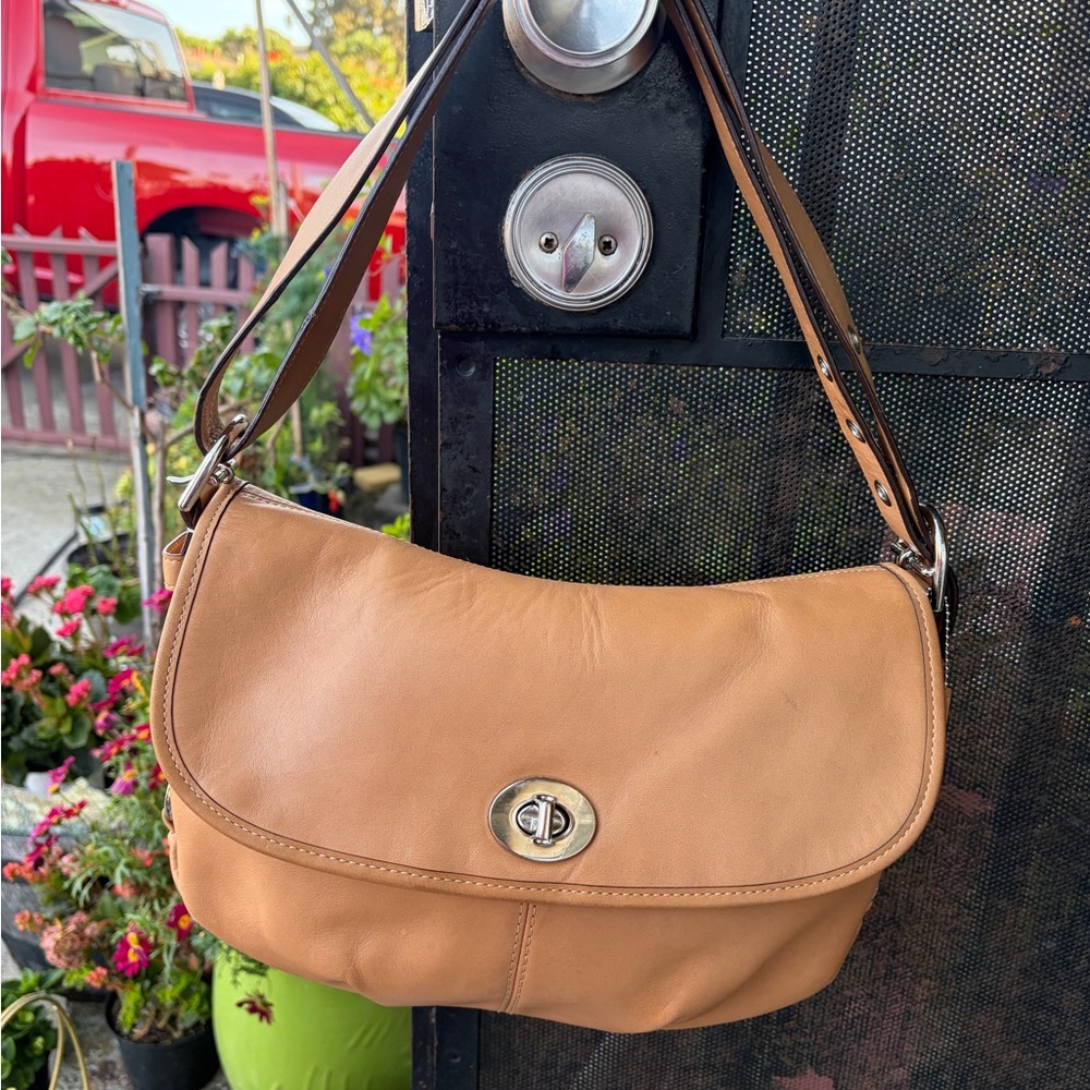 Gorgeous Vintage Coach Legacy Flap bag,#F15170 peach tan soft leather shoulder